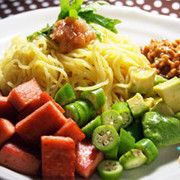スパムとアボカドのラーサラ