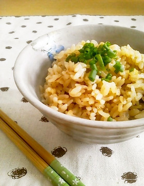簡単朝食♪おかかマヨ醤油で☆炊き込みご飯