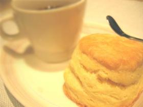 ホットケーキミックスで◎３つの材料でサクッホワッの腹割れスコーン
