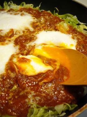 卵がとろ～り♪たっぷりキャベツとミートソース
