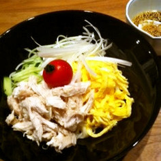 *簡単*素麺で冷やし中華♪ *簡単*素麺で冷やし中華♪