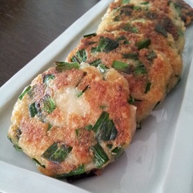 白玉粉でもちもち☆ニラ饅頭