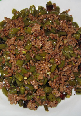 見た目は地味な中国家庭料理☆酸豆角炒肉