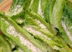 つまんで食べるシーザーサラダ