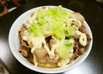 簡単！豚こま肉で満腹！ネギマヨ丼