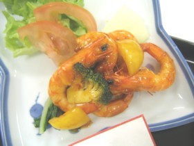 ピリッと豪華に、さあエビチリですよ。