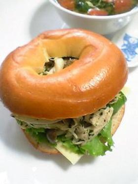 チキンとしめじのバジル風味サンド　３４２kcal/1個