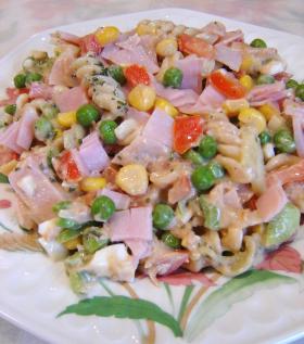 野菜でボリュームたっぷり! マカロニサラダ