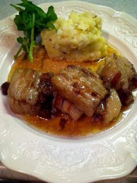 圧力鍋でとっても簡単！！豚ばら肉の赤ワイン煮