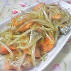 鮭とモヤシの炒め