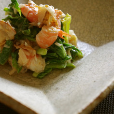 うるいと魚介の辛子酢味噌マヨ和え