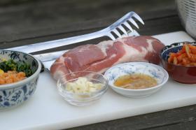 豚バラ肉のサンチュ包み（サムギョプサル）