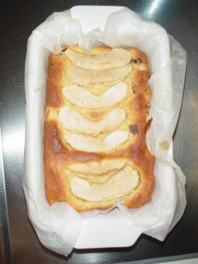 リンゴとレーズンのさっぱりヨーグルトケーキ