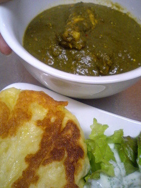 インドカレー　（ほうれん草とチキン）