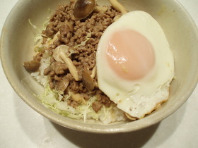 きのことひき肉の簡単丼