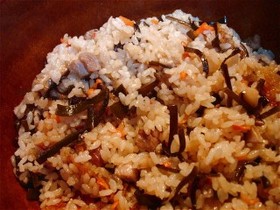 ジューシィー（沖縄風炊き込みご飯）