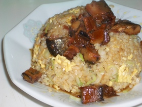 炒飯、秋刀魚蒲焼載せ