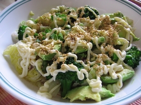 超簡単!激うまアボカドサラダうどん