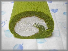 抹茶ホワイトチョコクリームロール