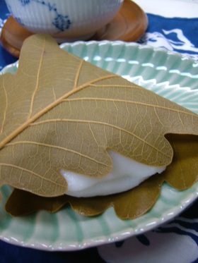 ごま味噌あんの柏餅