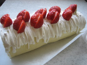 苺のチーズロール