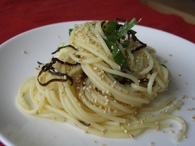 さっぱり簡単！塩昆布と大葉の冷たいパスタ