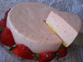 底あり型でいちごのレアチーズ♪