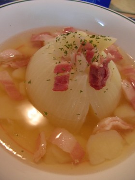 丸ごと玉ねぎのスープ