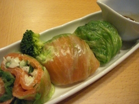 スモークサーモンのま～るいレタス巻き