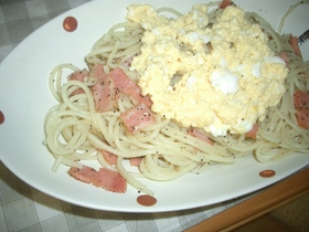 シンプル☆ベーコンとふわふわ卵のパスタ