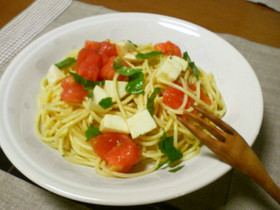 トマトとモッツァレラの冷製パスタ