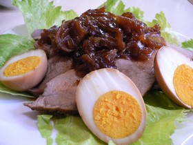 たまねぎタップリの煮豚くん
