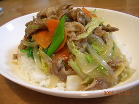 牛肉とたっぷり野菜のあんかけ丼（中華丼）