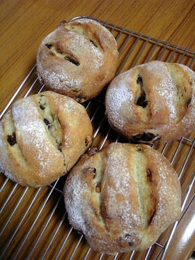 *クルミとレーズンのパン*