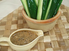 きゅうりにイイネェ☆ゴマ風味にんにく味噌