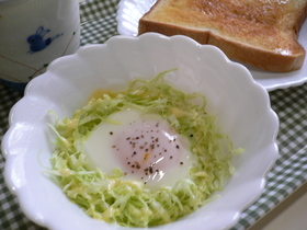 レンジでチン♪キャベツの巣篭もり玉子