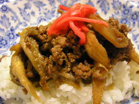 赤味噌挽肉ナス丼