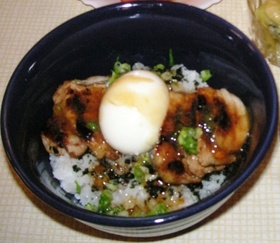 たまごがとろ~り♪テリたま焼き鳥丼