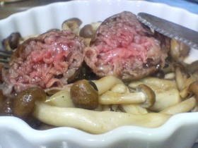 切り落とし牛肉のステーキ。