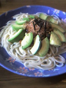 にんにく醤油で♪アボカドと納豆の和風スパ