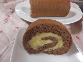 さつまいもクリームのココアロールケーキ