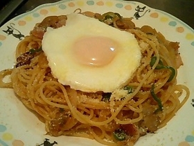 シンプル♪ナポリタン目玉焼きのせ
