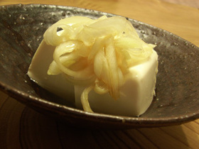 ねぎ塩冷や奴