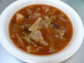 ダイエットにも！豆と野菜のトマトスープ