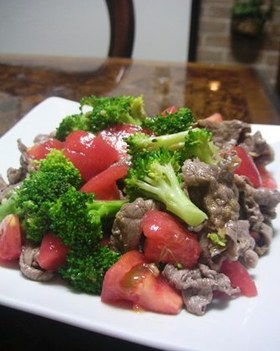 牛肉トマトブロッコリのおかずなサラダ