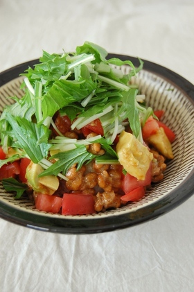 ：：ランチに！カフェ風アボカド納豆丼：：