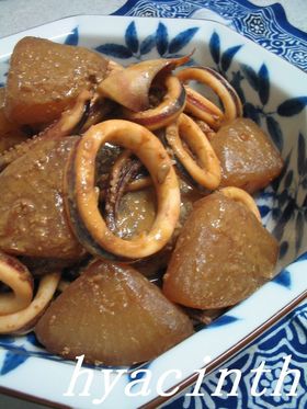 こっくりワタ入り・イカと大根の煮物
