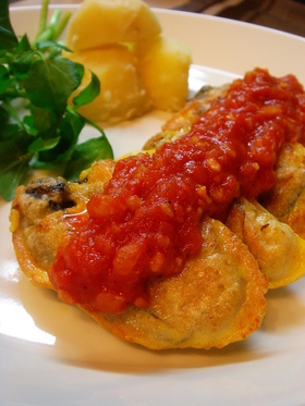 チーズ風味の牡蠣ピカタ◇トマトソース添え