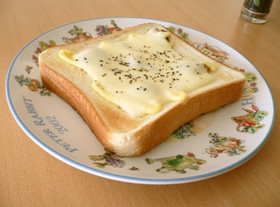 ぴりっとW☆マヨチーズトースト