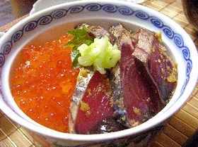 イクラとカツオのたたきの海鮮丼